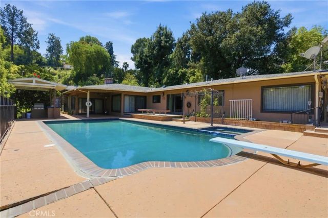 4908 Calvin Avenue, Tarzana, CA 91356