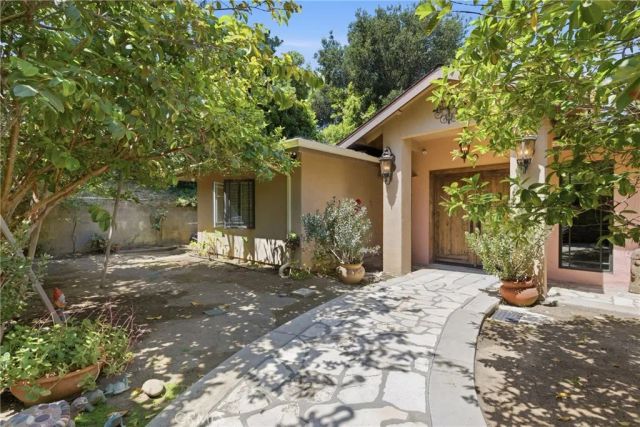 4908 Calvin Avenue, Tarzana, CA 91356