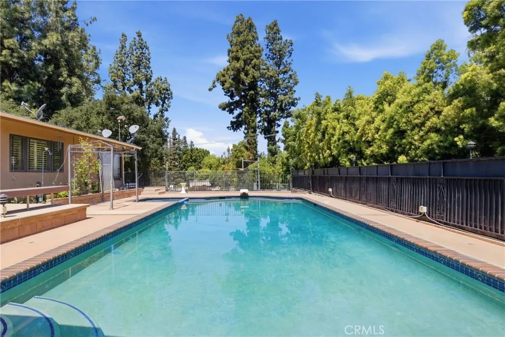 4908 Calvin Avenue, Tarzana, CA 91356