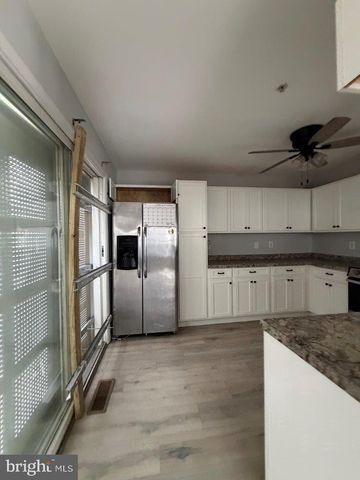 883 BARNABY ST SE, Washington, DC 20032