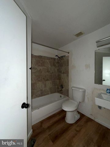 883 BARNABY ST SE, Washington, DC 20032