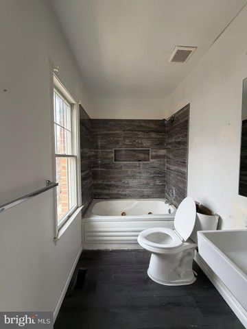 883 BARNABY ST SE, Washington, DC 20032