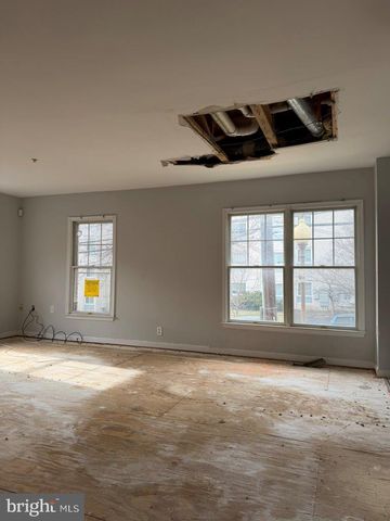 883 BARNABY ST SE, Washington, DC 20032