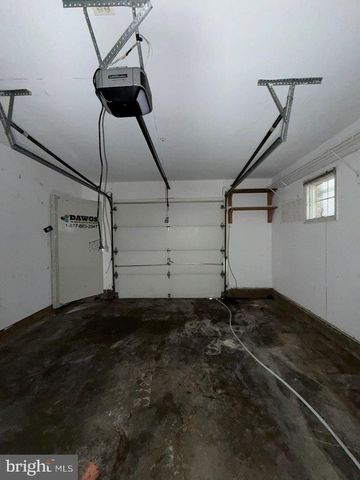 883 BARNABY ST SE, Washington, DC 20032