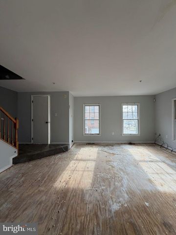 883 BARNABY ST SE, Washington, DC 20032