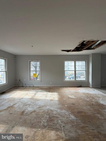 883 BARNABY ST SE, Washington, DC 20032