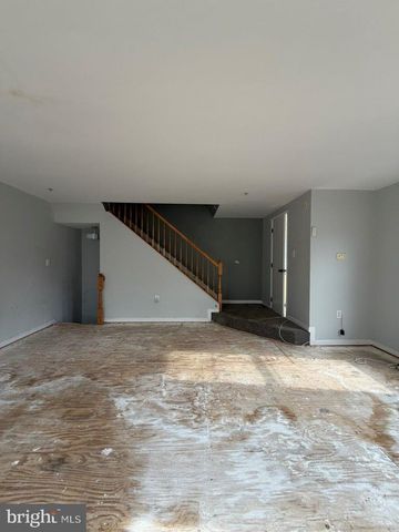 883 BARNABY ST SE, Washington, DC 20032