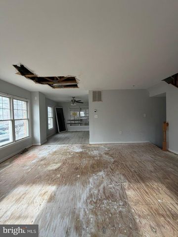 883 BARNABY ST SE, Washington, DC 20032