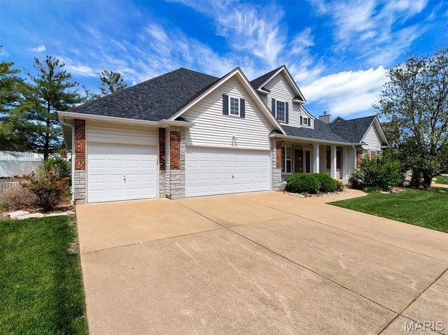 113 Christopher Place, St Louis, MO 63129