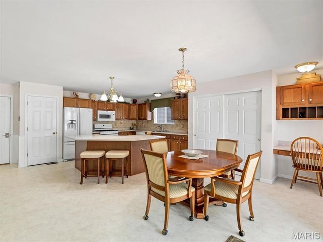 113 Christopher Place, St Louis, MO 63129