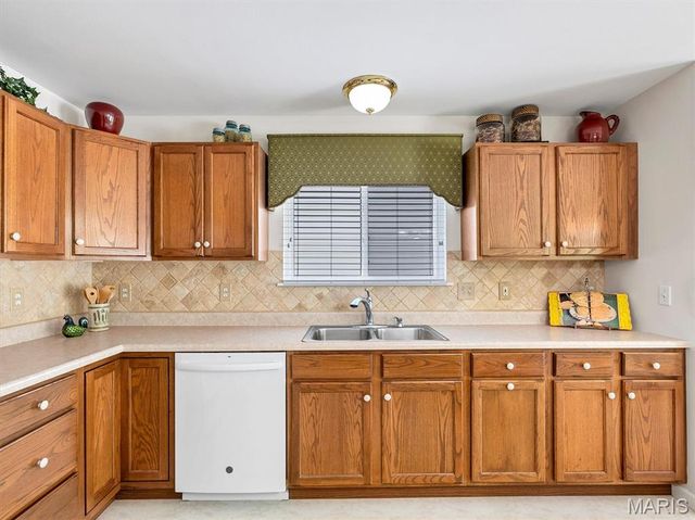 113 Christopher Place, St Louis, MO 63129