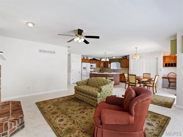 113 Christopher Place, St Louis, MO 63129