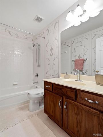 113 Christopher Place, St Louis, MO 63129