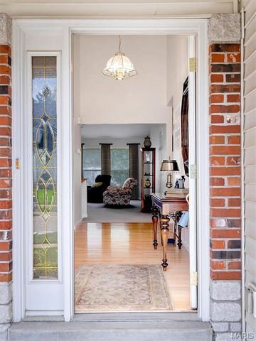 113 Christopher Place, St Louis, MO 63129