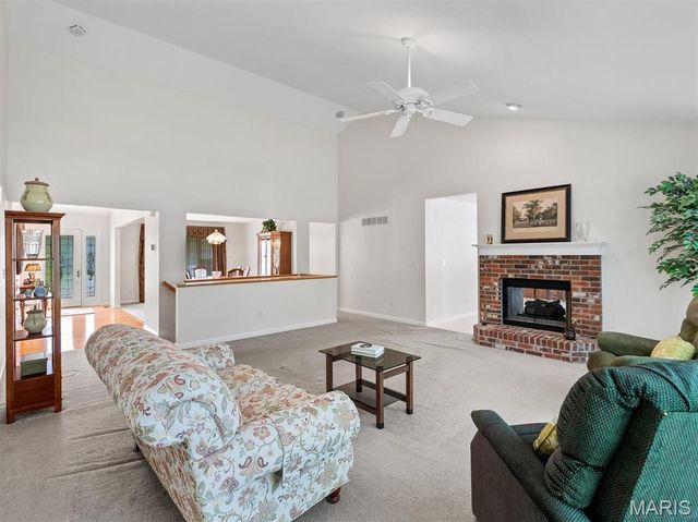 113 Christopher Place, St Louis, MO 63129