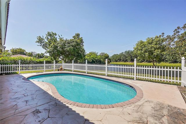 1574 NW 103rd Terrace, Coral Springs, FL 33071