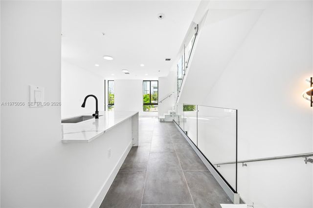 526 SW 2nd St 2, Miami, FL 33130