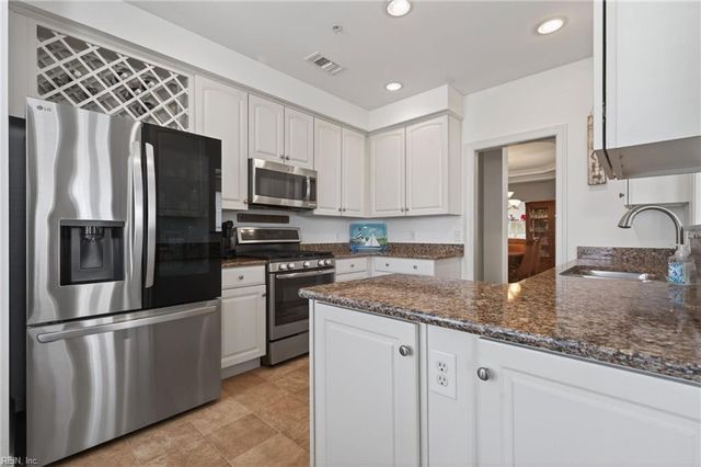 2313 Mariners Mark Way Apt 201, Virginia Beach, VA 23451