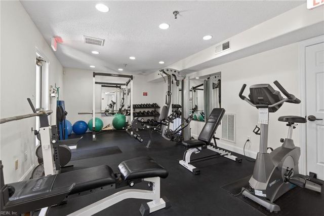 2313 Mariners Mark Way Apt 201, Virginia Beach, VA 23451