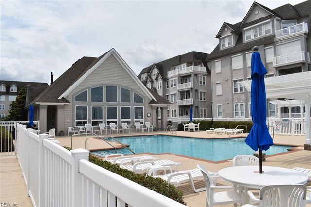 2313 Mariners Mark Way Apt 201, Virginia Beach, VA 23451