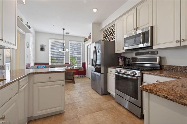 2313 Mariners Mark Way Apt 201, Virginia Beach, VA 23451