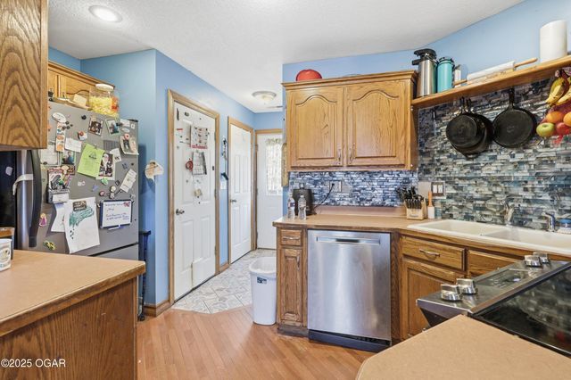 606 Cemetery Road, Seneca, MO 64865