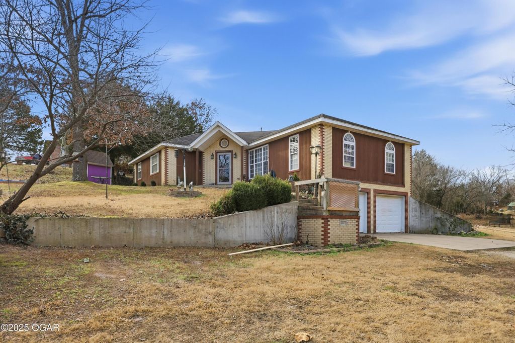 606 Cemetery Road, Seneca, MO 64865