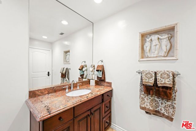 5419 Tampa Avenue, Tarzana (los Angeles), CA 91356
