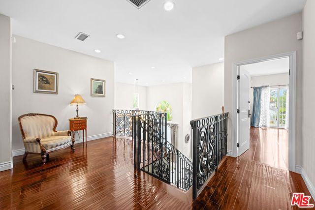 5419 Tampa Avenue, Tarzana (los Angeles), CA 91356