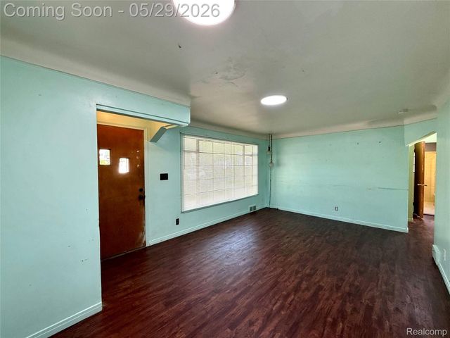 23400 Seneca Street, Oak Park, MI 48237