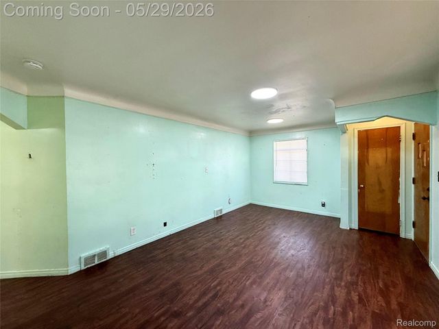 23400 Seneca Street, Oak Park, MI 48237