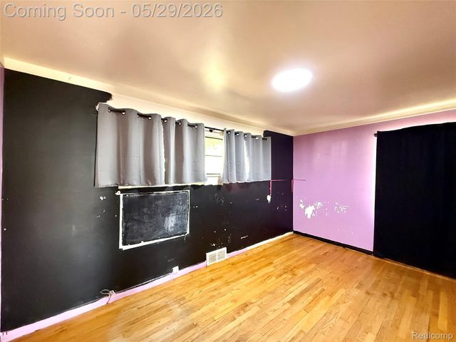 23400 Seneca Street, Oak Park, MI 48237
