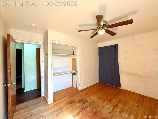23400 Seneca Street, Oak Park, MI 48237