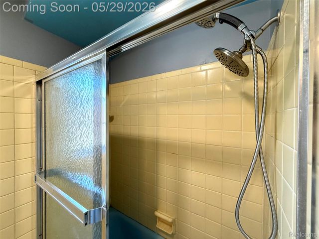 23400 Seneca Street, Oak Park, MI 48237