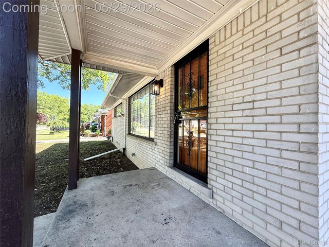 23400 Seneca Street, Oak Park, MI 48237