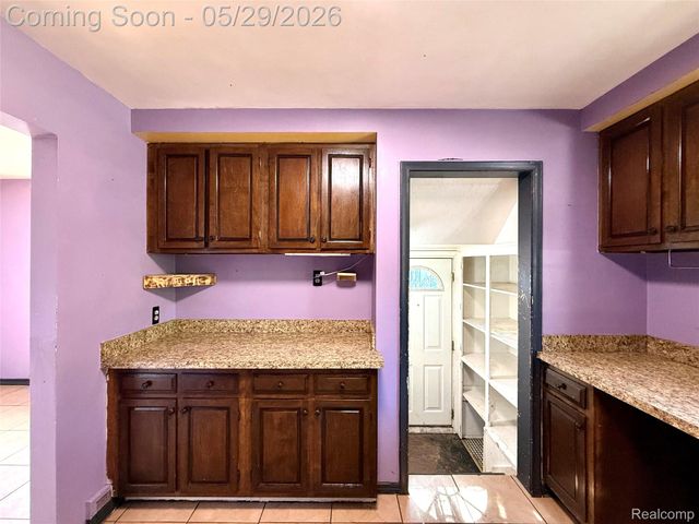 23400 Seneca Street, Oak Park, MI 48237