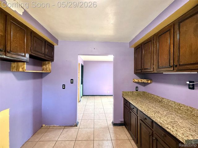 23400 Seneca Street, Oak Park, MI 48237