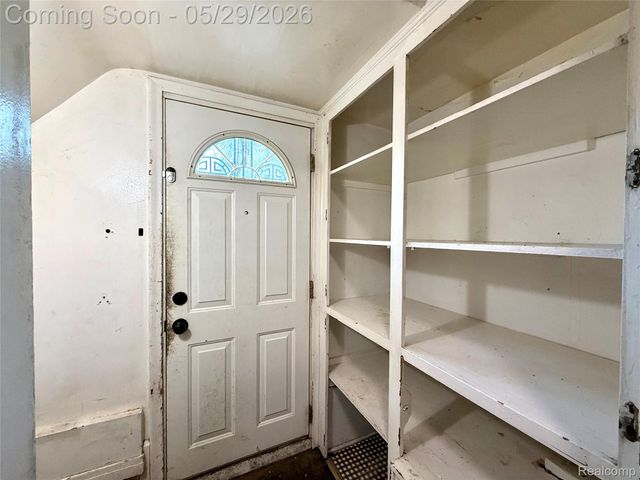 23400 Seneca Street, Oak Park, MI 48237