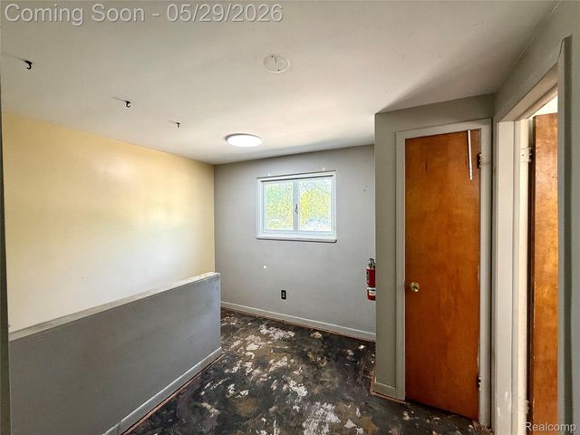 23400 Seneca Street, Oak Park, MI 48237