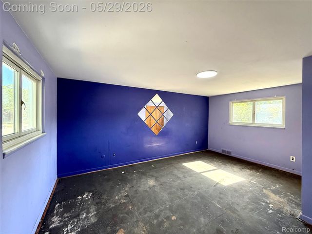 23400 Seneca Street, Oak Park, MI 48237