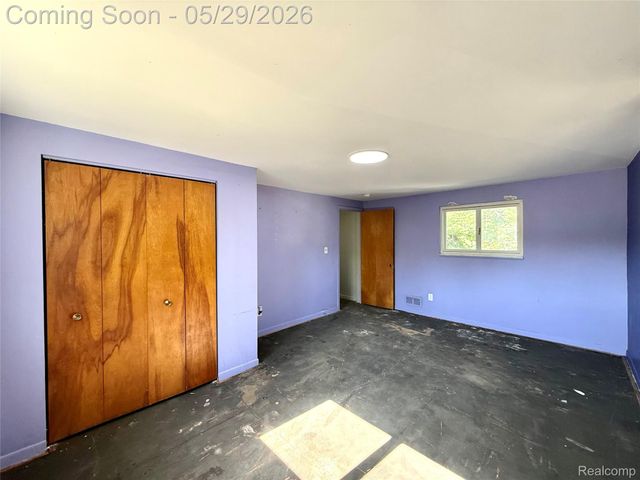 23400 Seneca Street, Oak Park, MI 48237