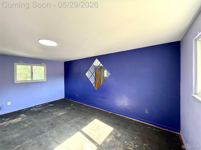 23400 Seneca Street, Oak Park, MI 48237