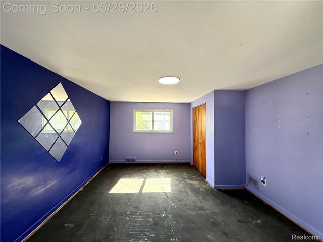 23400 Seneca Street, Oak Park, MI 48237