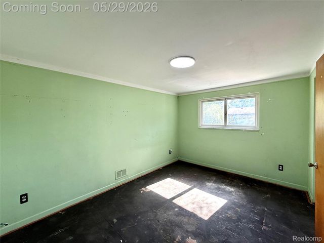 23400 Seneca Street, Oak Park, MI 48237
