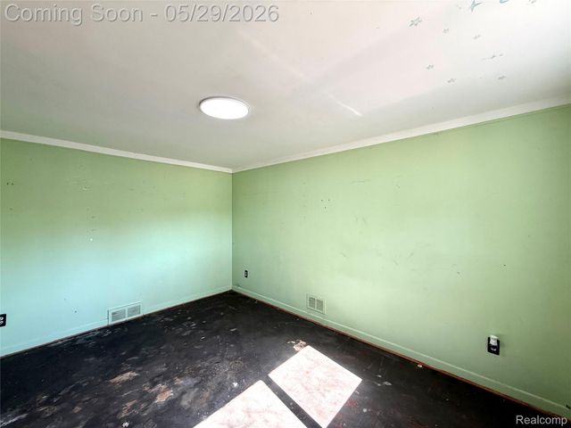 23400 Seneca Street, Oak Park, MI 48237