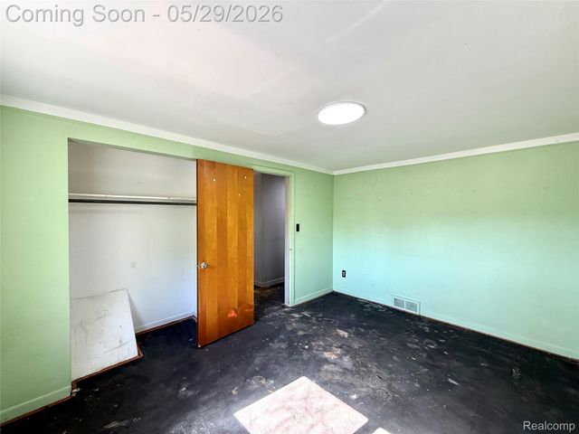 23400 Seneca Street, Oak Park, MI 48237