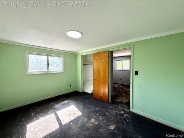 23400 Seneca Street, Oak Park, MI 48237