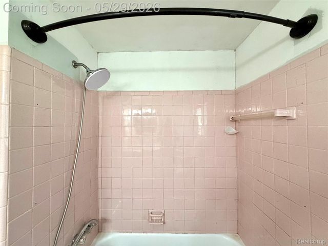 23400 Seneca Street, Oak Park, MI 48237