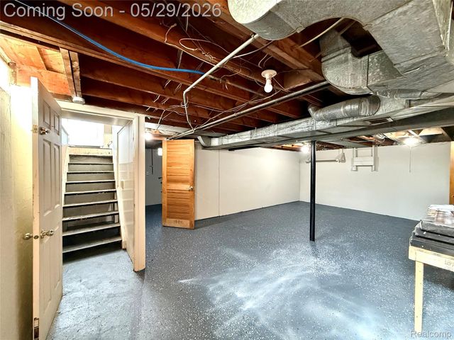 23400 Seneca Street, Oak Park, MI 48237