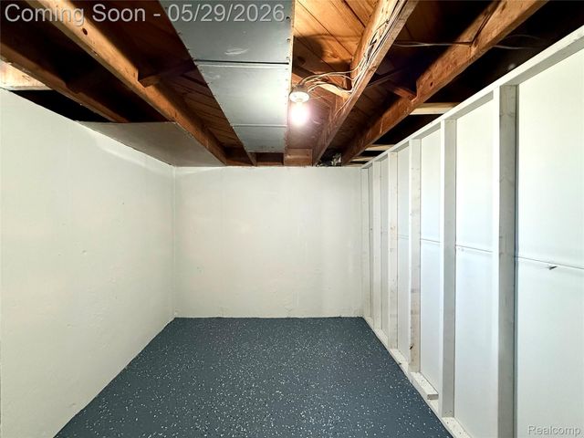 23400 Seneca Street, Oak Park, MI 48237
